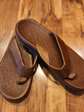 OluKai Ilikai Brown Leather Men's Flip-Flops